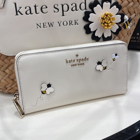 Kate Spade honey bee large continental wallet
PARCHMENT MULTI - Picture 7 of 16